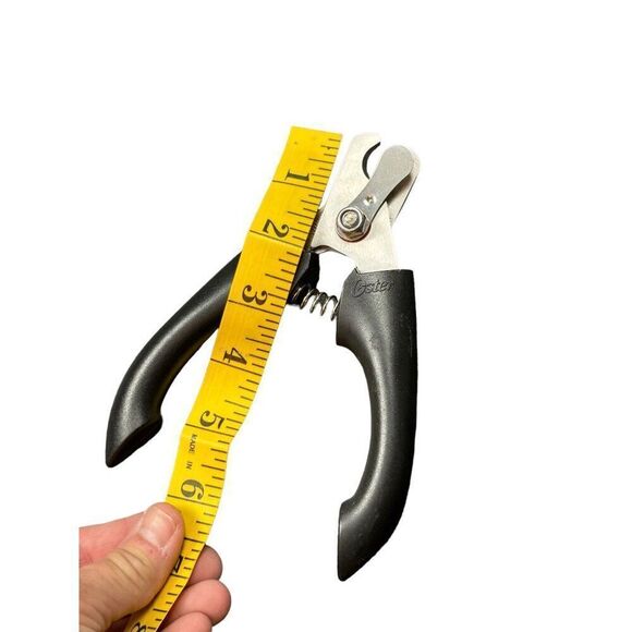 Oster Pet Nail Clipper - Ergonomic Design Stainless Steel Blades Non-Slip Handle - Picture 4 of 6